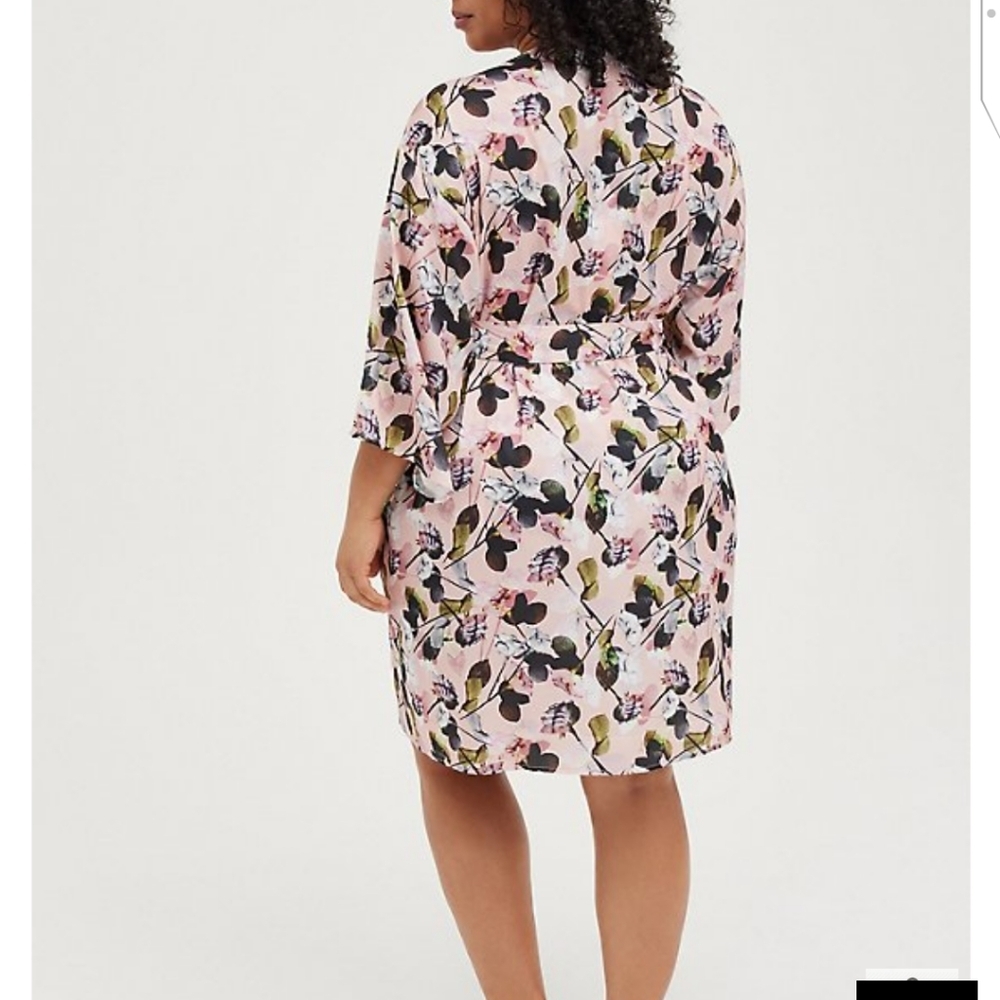 🆕🌺 1X/2X SATIN PINK ROSES SELF TIE MIDI ROBE🌺 - Picture 5 of 7